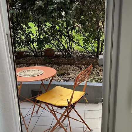 With Private Terrace - Paris Suburb *