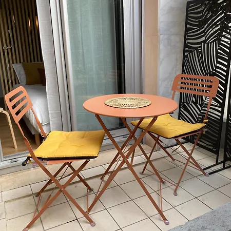 Appartamento With Private Terrace - Paris Suburb